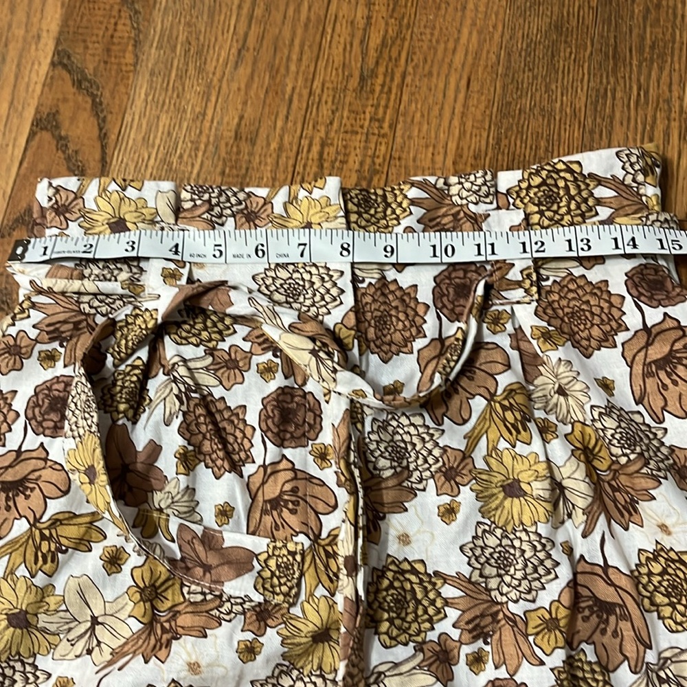 Linen Shorts - Picture 3 of 5